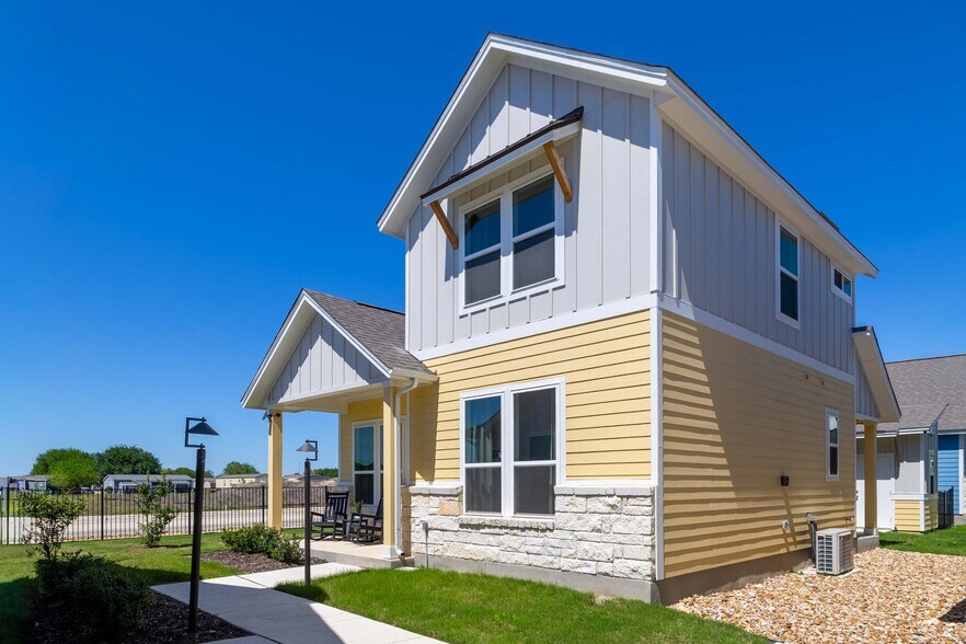 2127 Hofstaat, New Braunfels, TX à vendre - Photo du bâtiment - Image 2 de 33