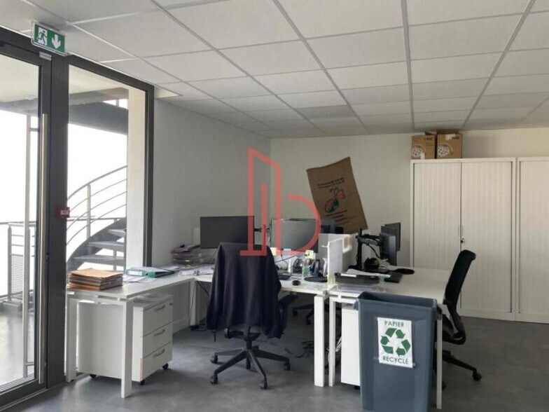Office in Talence for lease - Interior Photo - Image 2 of 7