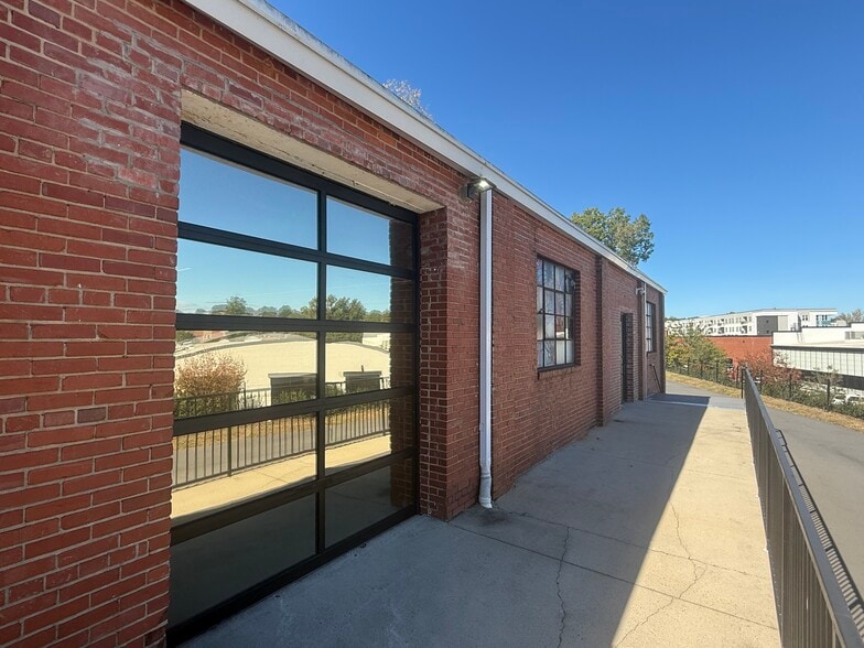 720 Tuckaseegee Rd, Charlotte, NC for lease - Building Photo - Image 3 of 8
