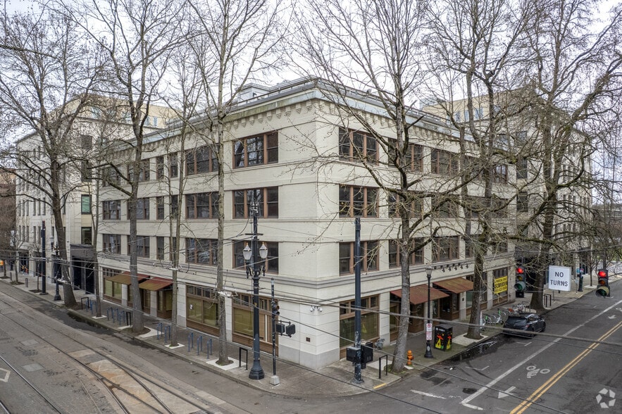 75 NW Couch St, Portland, OR for lease - Primary Photo - Image 1 of 66