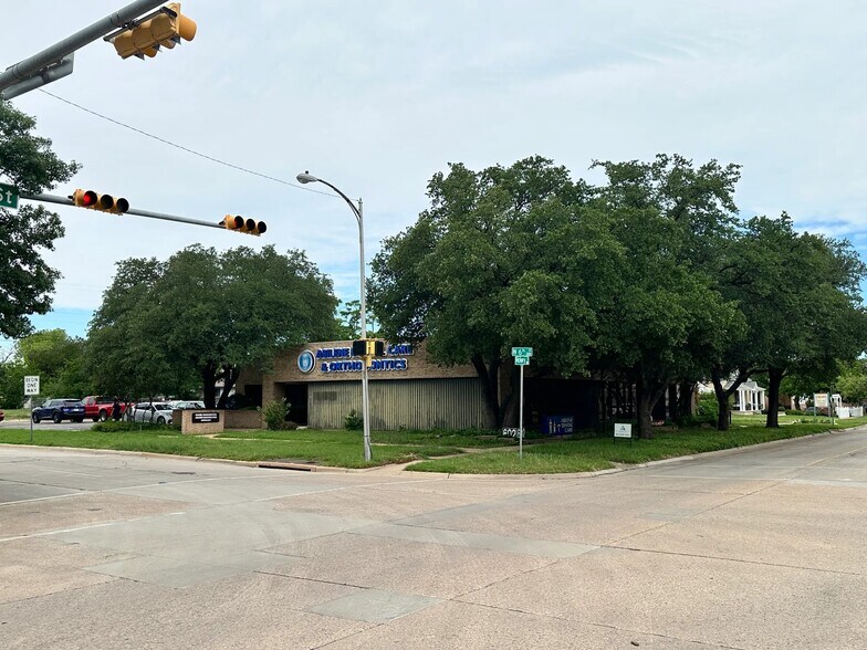 602 Hickory St, Abilene, TX à louer - Photo du bâtiment - Image 2 de 6