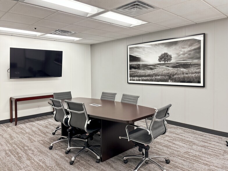 1200 Valley West Dr, West Des Moines, IA à louer - Photo intérieure - Image 2 de 15