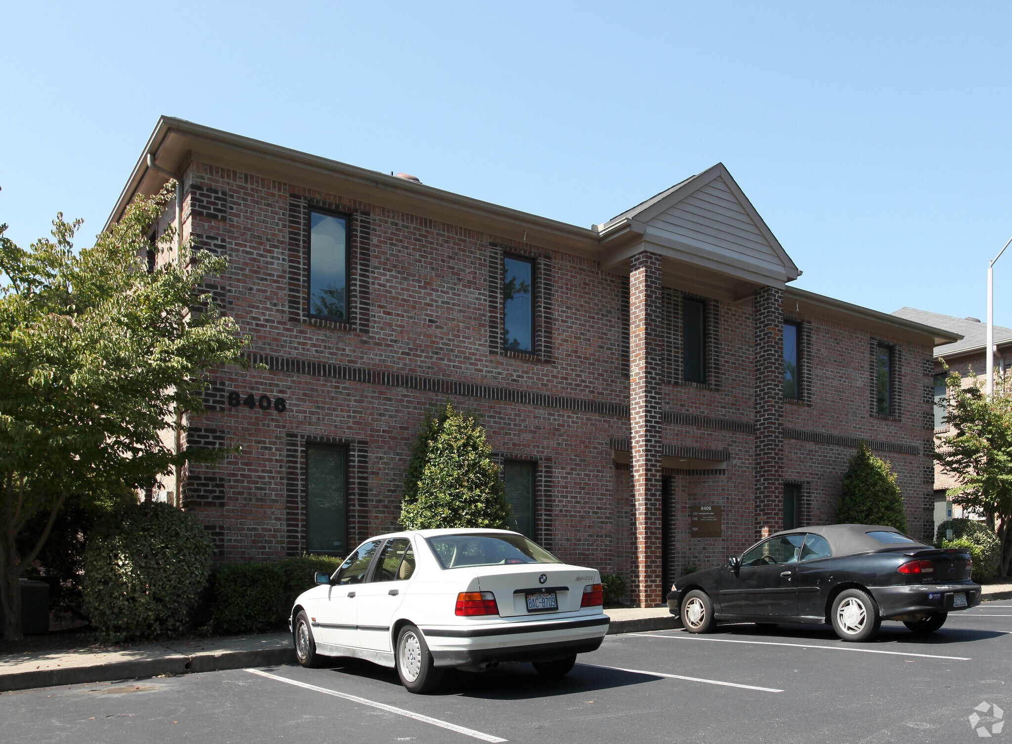 8406 Six Forks Rd, Raleigh, NC à louer Photo du bâtiment- Image 1 de 3