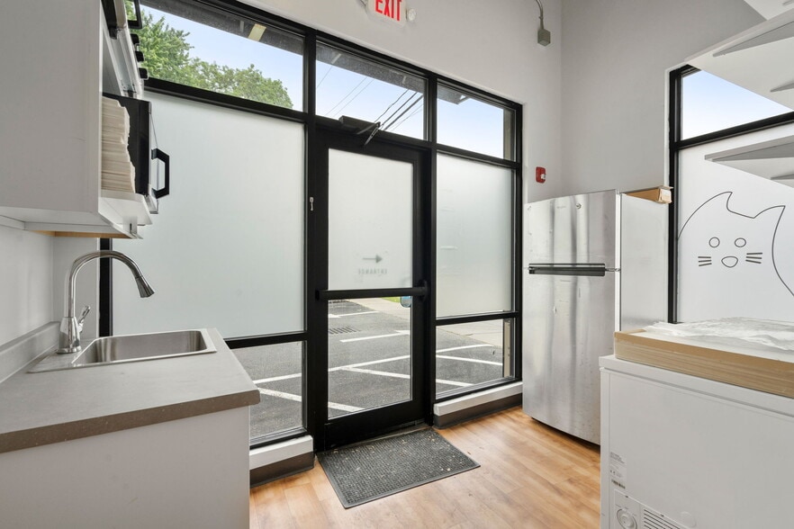 347-351 Main St, Watertown, MA for lease - Interior Photo - Image 3 of 16