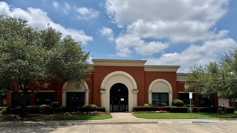 2560 SW Grapevine Pky, Grapevine, TX for lease - Building Photo - Image 2 of 7