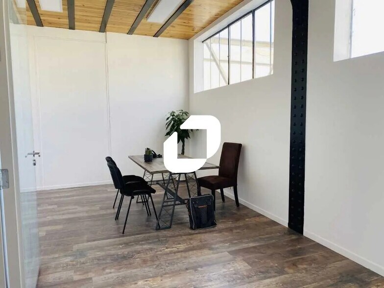 Office in Persan for lease - Interior Photo - Image 2 of 31