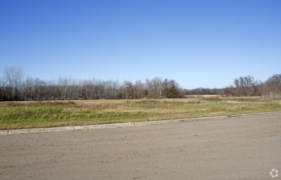 Annandale Blvd, Annandale, MN à vendre - Photo principale - Image 1 de 1