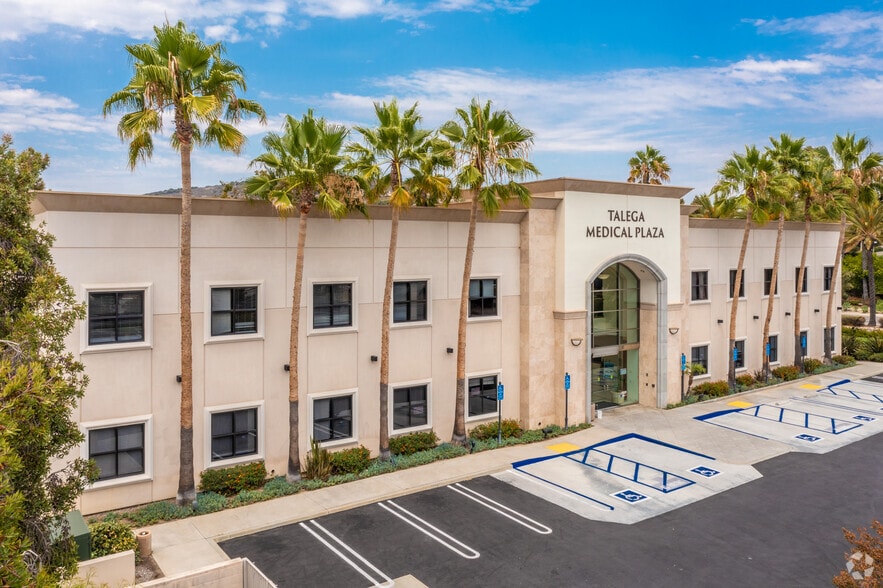 1300 Avenida Vista Hermosa, San Clemente, CA à louer - Photo du bâtiment - Image 2 de 10