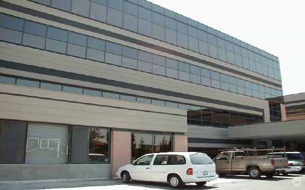 3941 J St, Sacramento, CA à vendre - Photo du bâtiment - Image 2 de 7