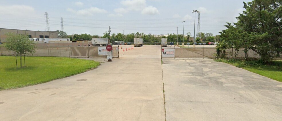 4110 Cedar Blvd, Baytown, TX à louer - Photo du bâtiment - Image 2 de 3