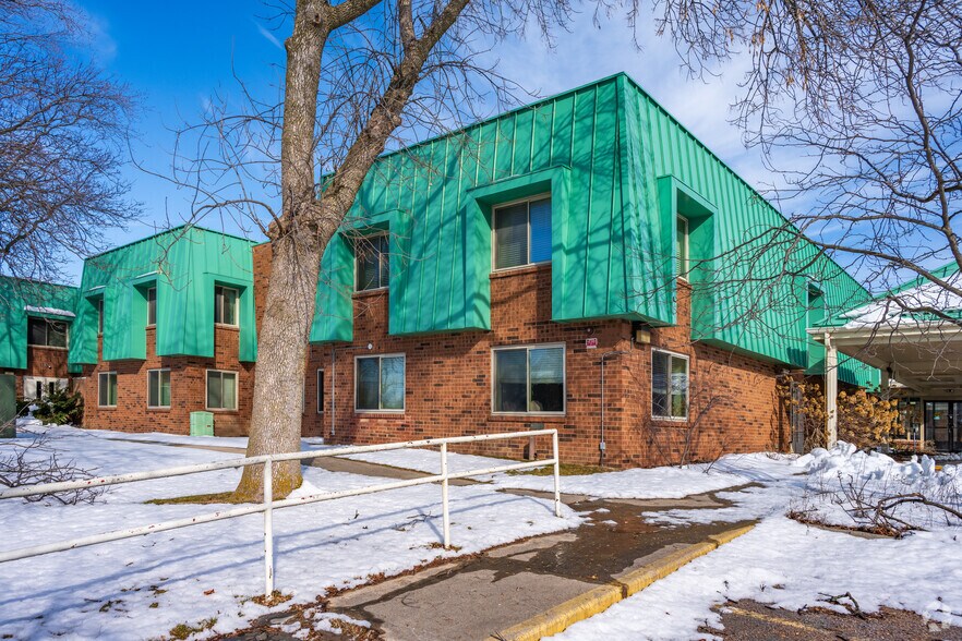 9350 W Fond Du Lac Ave, Milwaukee, WI à vendre - Photo du bâtiment - Image 3 de 14