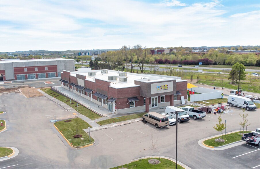 20005 Riverside Commons Plz, Ashburn, VA à vendre - Photo du bâtiment - Image 2 de 5