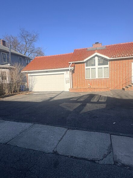 606 Yonkers Ave, Yonkers, NY à louer - Photo du bâtiment - Image 3 de 7
