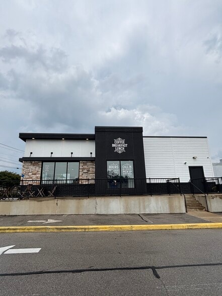 1201 N Commerce Ct, Columbia, TN for sale - Building Photo - Image 3 of 15