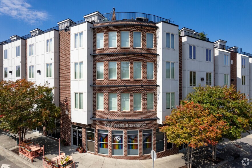 400 W Rosemary St, Chapel Hill, NC à louer - Photo principale - Image 1 de 8