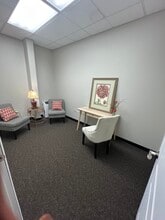 123 W Washington St, Oswego, IL for lease Interior Photo- Image 2 of 2
