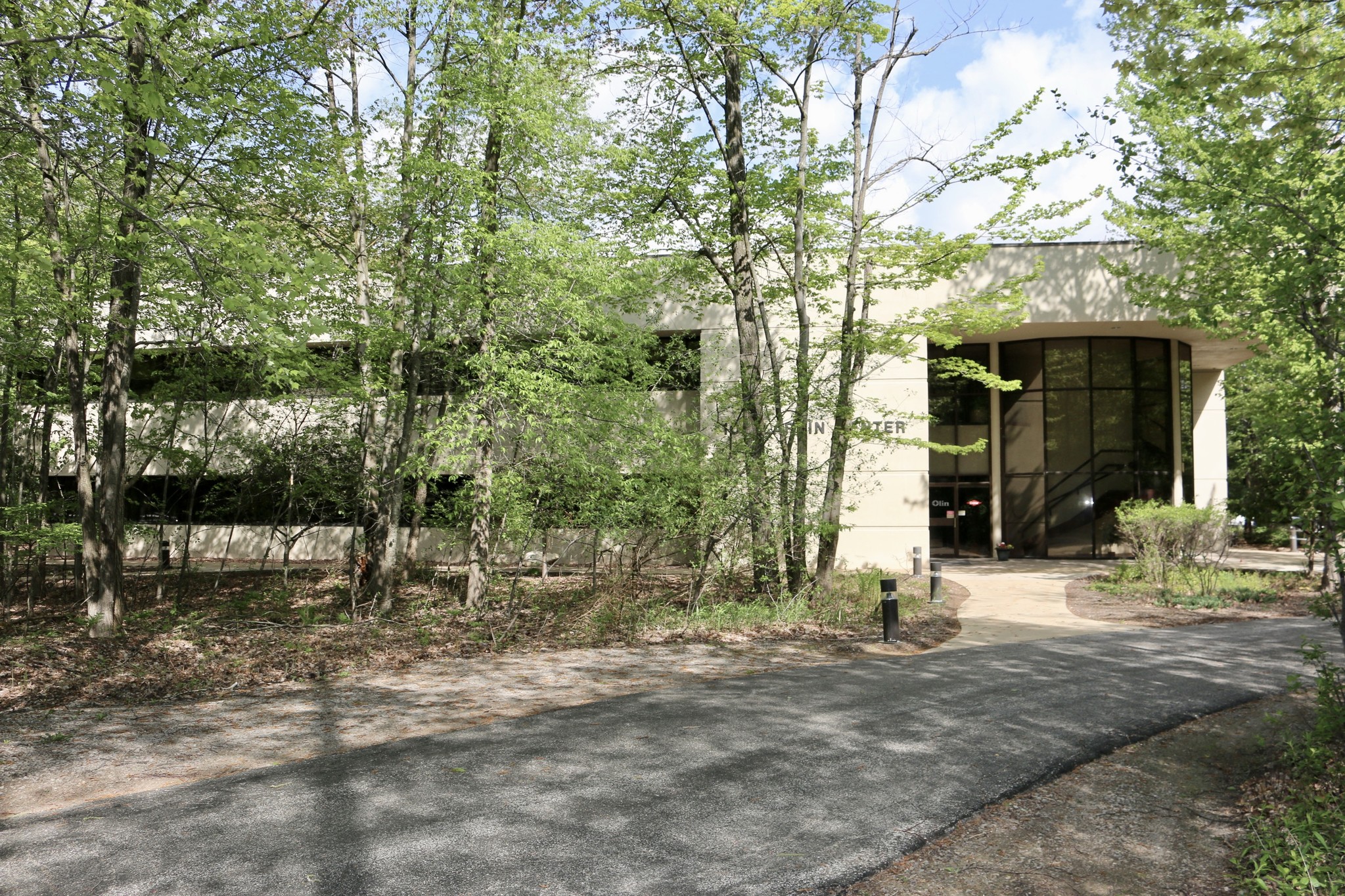 100 Larkin Center Dr, Midland, MI for sale Building Photo- Image 1 of 1