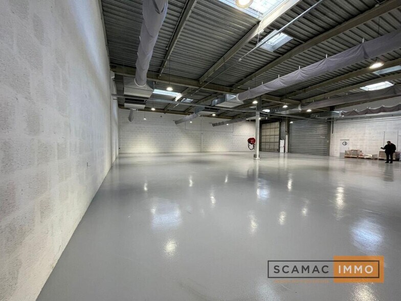 Industrial in MASSY for lease - Interior Photo - Image 2 of 4