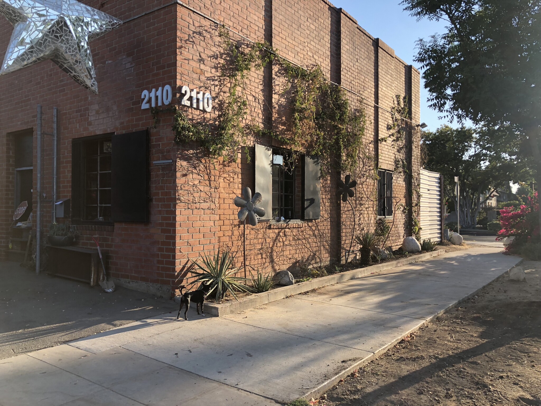 2110 W 20th St, Los Angeles, CA for lease Building Photo- Image 1 of 12