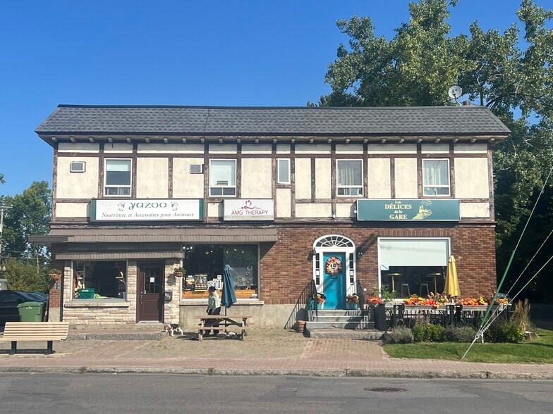 17 Av De La Baie-De-Valois, Pointe-claire, QC for lease - Building Photo - Image 3 of 6