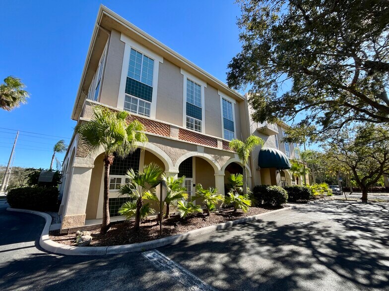 7000 SE Federal Hwy, Stuart, FL à louer - Photo du bâtiment - Image 3 de 11