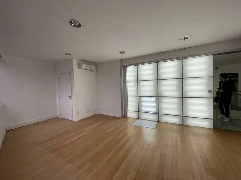 Office in Gentilly for lease - Interior Photo - Image 3 of 17