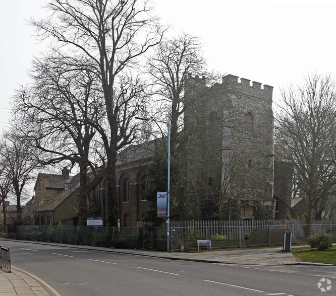 High St, Brentford for lease - Primary Photo - Image 1 of 2