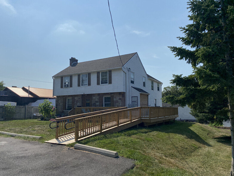 415 Ridge St, Lewiston, NY à vendre - Photo principale - Image 1 de 17