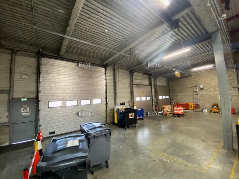 Flex in Combs-la-Ville for lease - Interior Photo - Image 2 of 13
