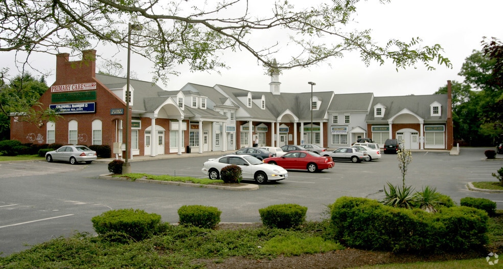 760 Main St, Center Moriches, NY for lease - Building Photo - Image 1 of 7