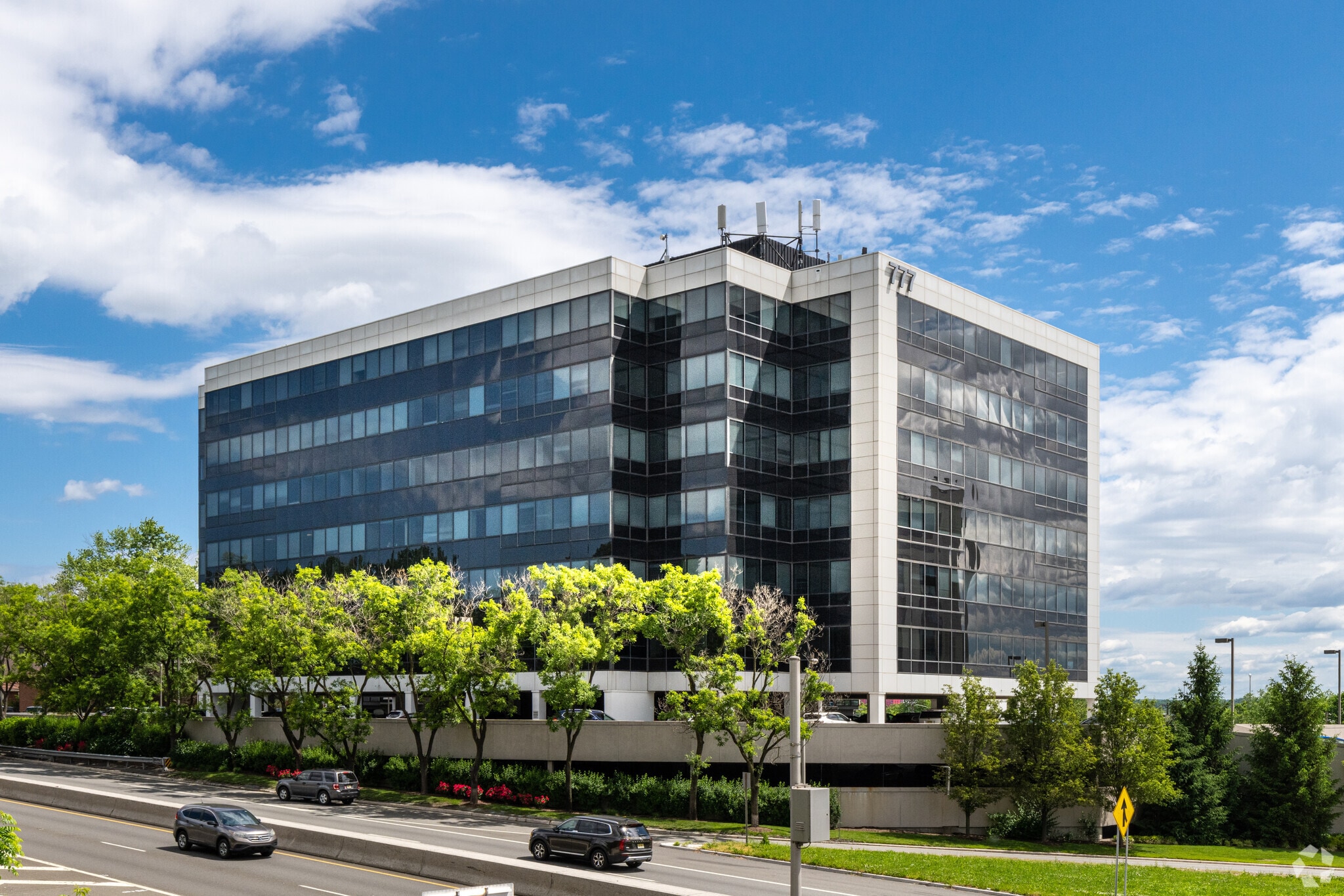 777 Terrace Ave, Hasbrouck Heights, NJ for lease Primary Photo- Image 1 of 22