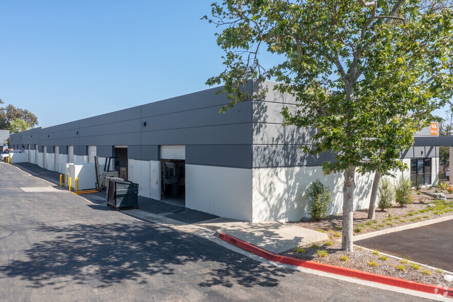 926 S Andreasen Dr, Escondido, CA à louer - Photo du bâtiment - Image 3 de 6