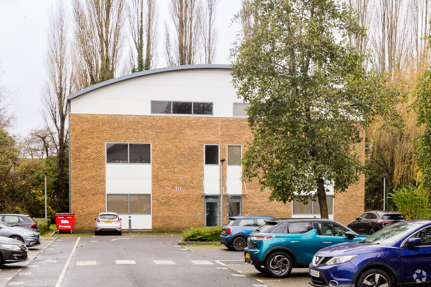 The Courtyard, High Wycombe à louer - Photo du bâtiment - Image 2 de 2