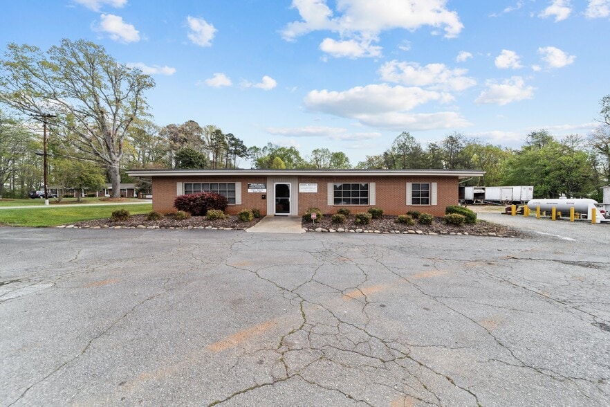 110 E Wall St, Rural Hall, NC for sale - Building Photo - Image 3 of 31