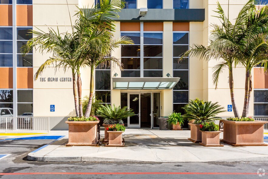 1600 Rosecrans Ave, Manhattan Beach, CA à louer - Photo du bâtiment - Image 3 de 7