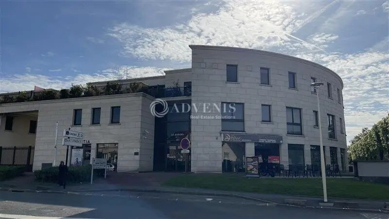 Bureau dans Torcy à louer - Photo du bâtiment - Image 2 de 11