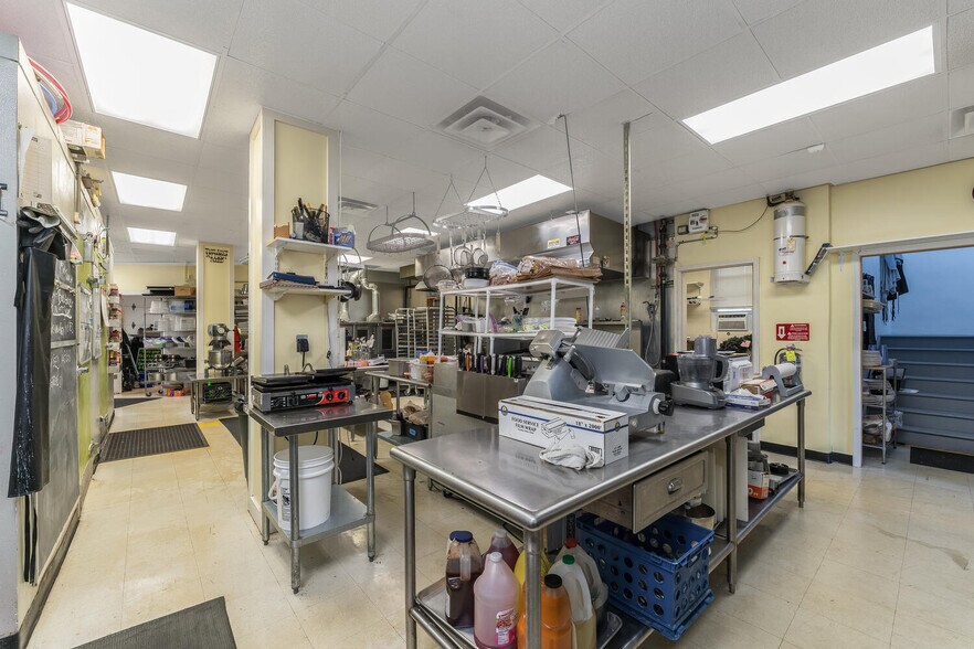 615 3rd Ave, Alpha, NJ à vendre - Photo du bâtiment - Image 3 de 43