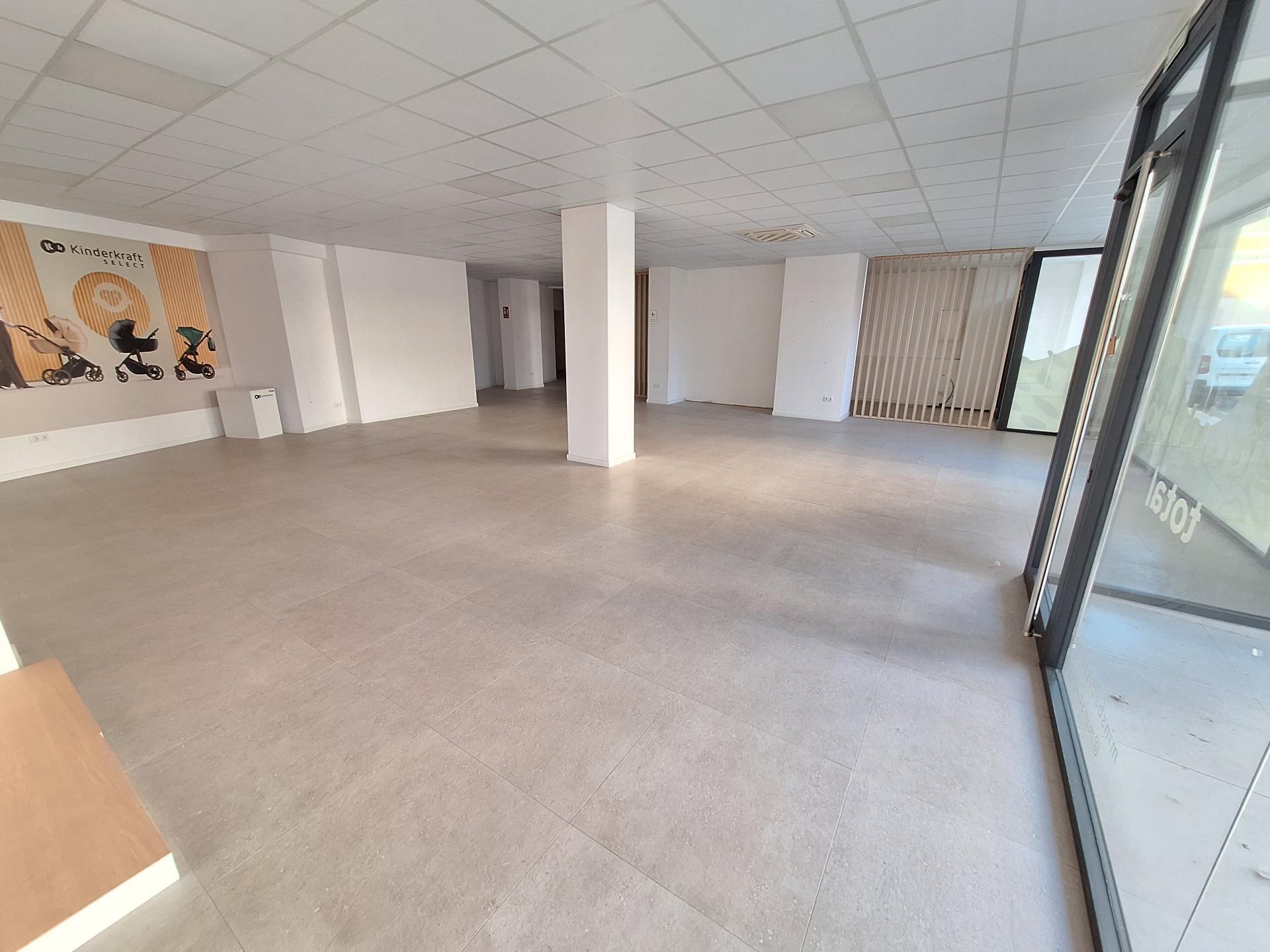Retail in Igualada, Barcelona for lease Interior Photo- Image 1 of 21