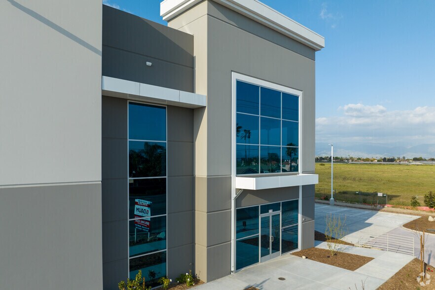 1110 W Baseline Rd, Rialto, CA à louer - Photo du bâtiment - Image 3 de 14