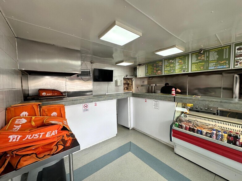 70 Gregson Ave, Gosport à vendre - Photo du bâtiment - Image 3 de 7