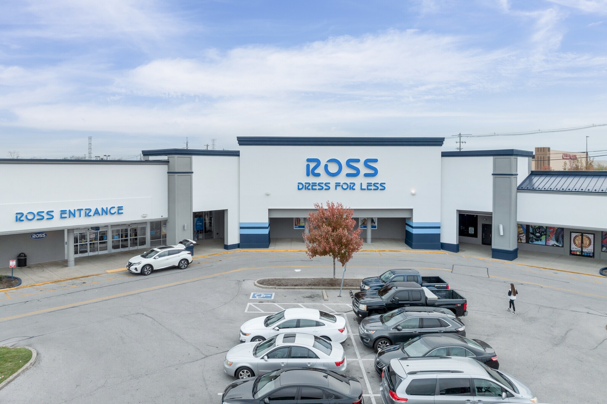 127 W Tiverton Way, Lexington, KY for lease Building Photo- Image 1 of 17