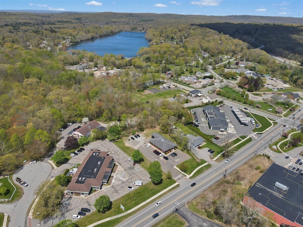 8 Independence Dr, Marlborough, CT 06447 - Unité B -  - Photo intérieure - Image 1 of 23