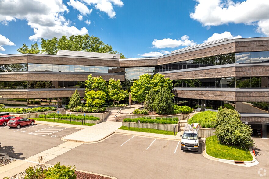 1250 Northland Dr, Saint Paul, MN à louer - Photo du bâtiment - Image 1 de 27