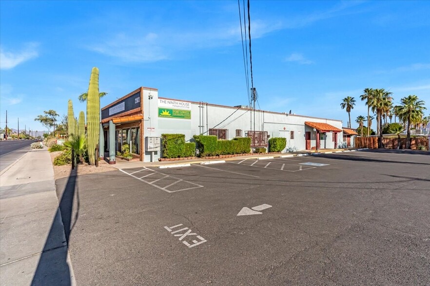 2561-2563 E Fort Lowell Rd, Tucson, AZ à vendre - Photo du bâtiment - Image 2 de 6