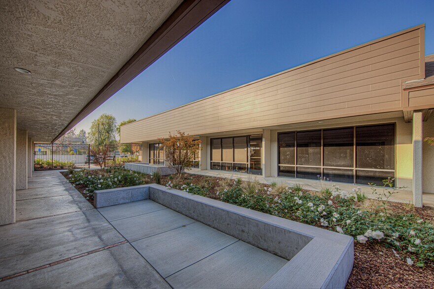 5300 Lennox Ave, Bakersfield, CA à louer - Photo du bâtiment - Image 3 de 6