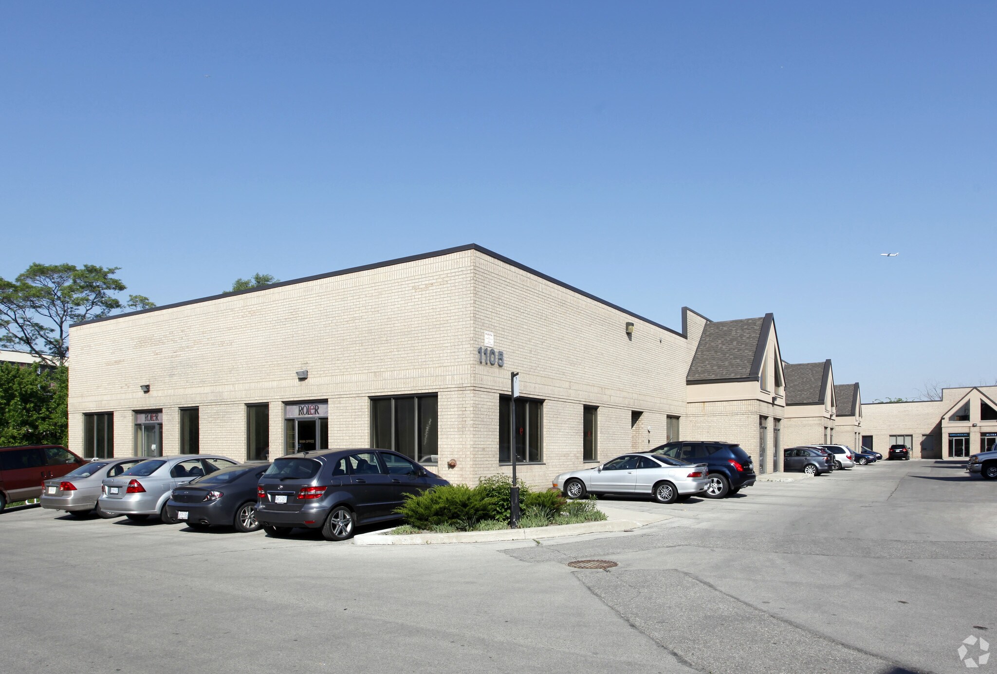 1105 Crestlawn Dr, Mississauga, ON à vendre Photo du bâtiment- Image 1 de 1