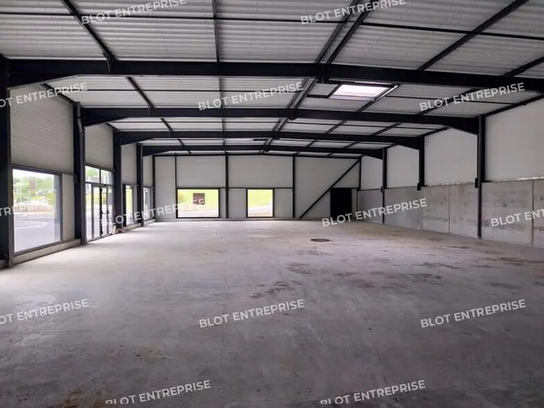 Flex in Quimper for lease - Interior Photo - Image 1 of 7