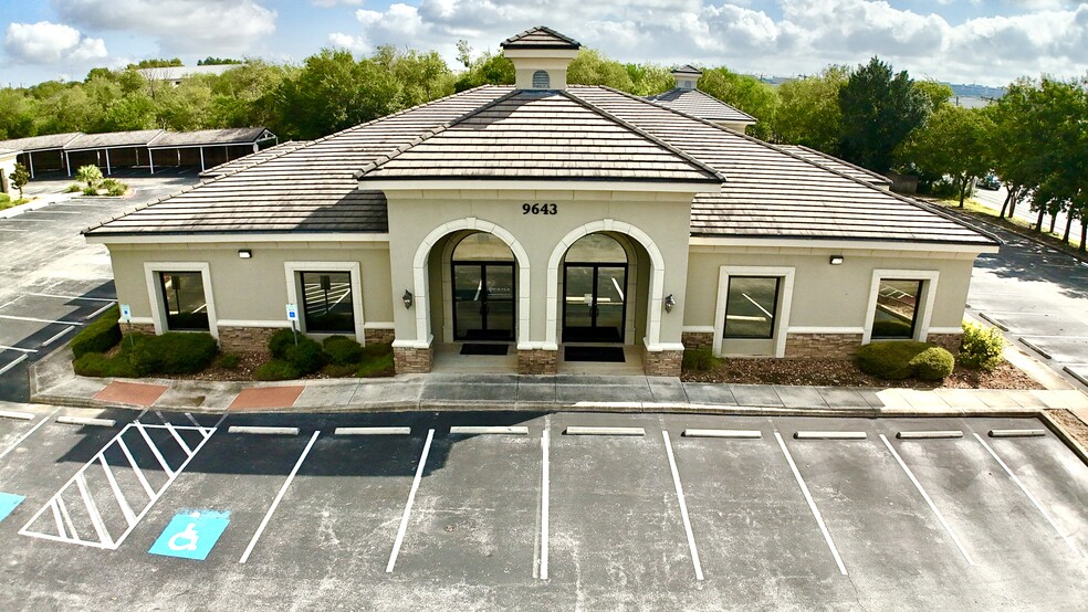 9643 Huebner Rd, San Antonio, TX for sale - Building Photo - Image 1 of 26