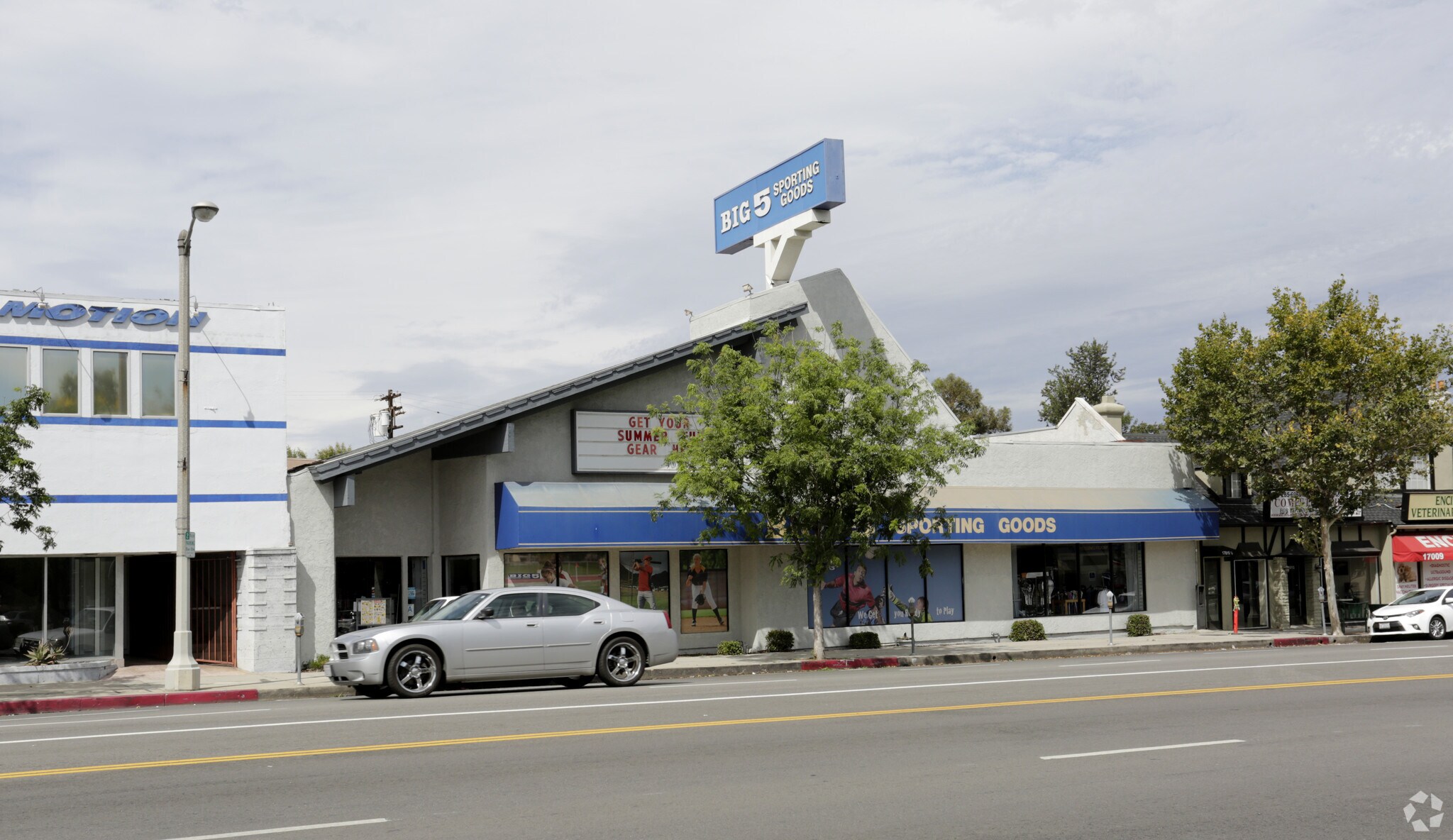 17017-17019 Ventura Blvd, Encino, CA for lease Primary Photo- Image 1 of 4