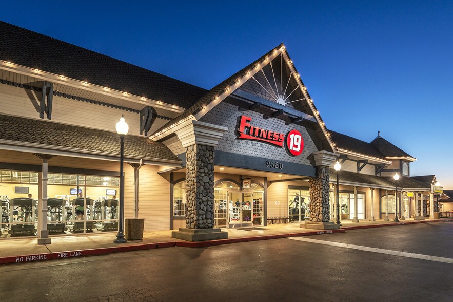 9580 Oak Avenue Pky, Folsom, CA à louer - Photo du bâtiment - Image 2 de 7